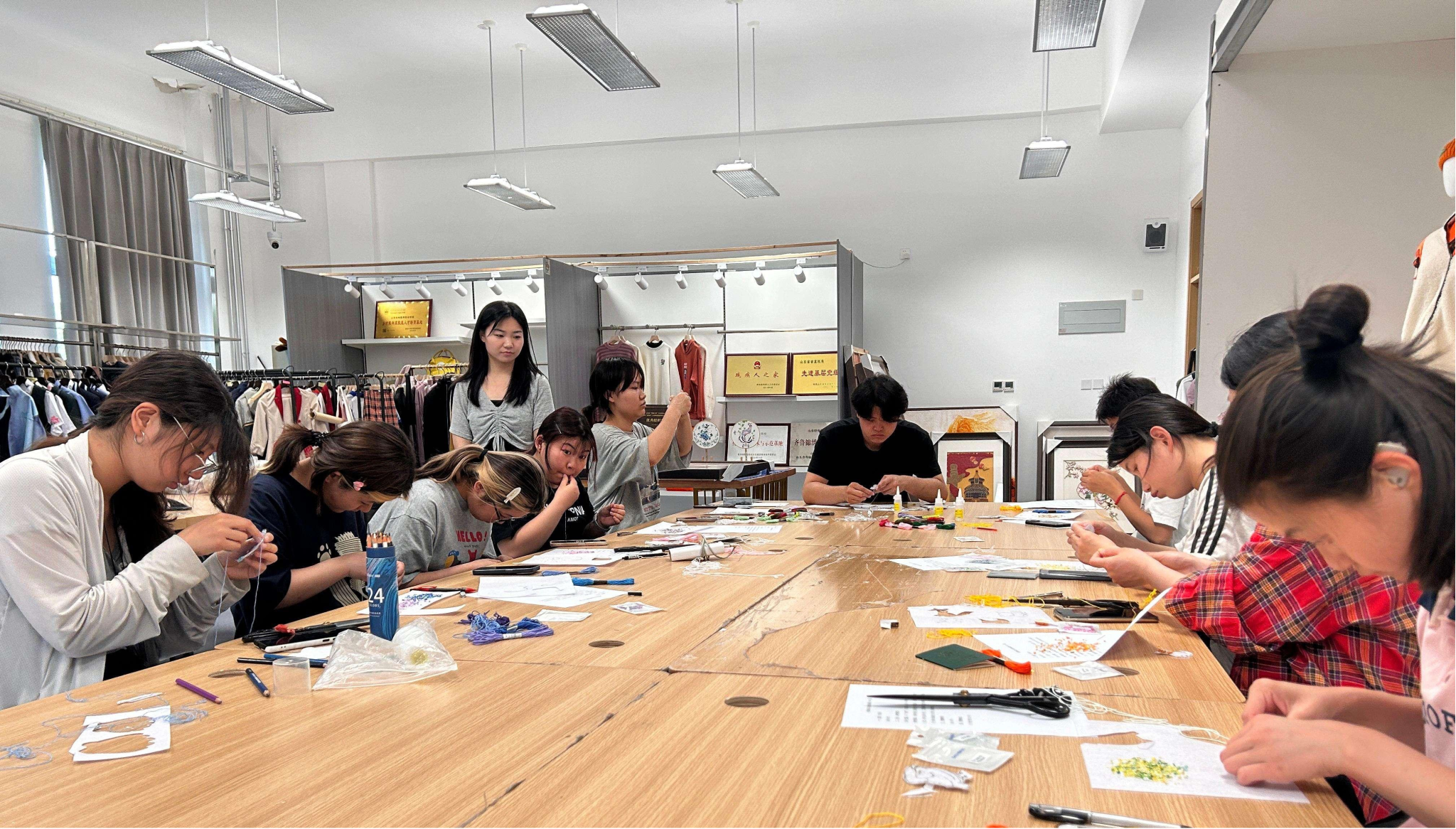 以赛促教展技能，匠心筑梦向未来—— 彩神服装艺术系2025年技能竞赛选拔赛圆满落幕